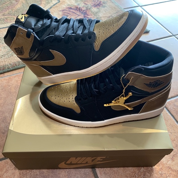 Jordan 1 Retro High OG "Black And Gold" Men's shoe - Picture 10 of 15